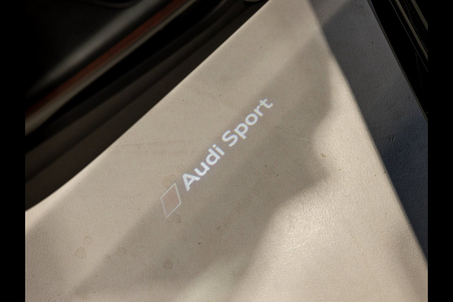 Audi A4 Avant 2.9 TFSI RS 4 quattro / 450pk / Panorama dak / Head up display / Carbon /