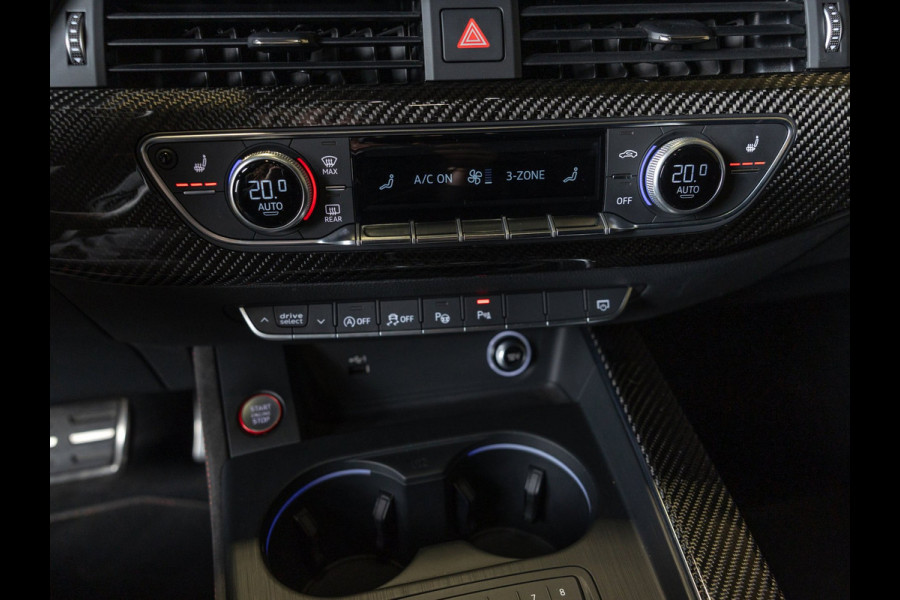 Audi A4 Avant 2.9 TFSI RS 4 quattro / 450pk / Panorama dak / Head up display / Carbon /