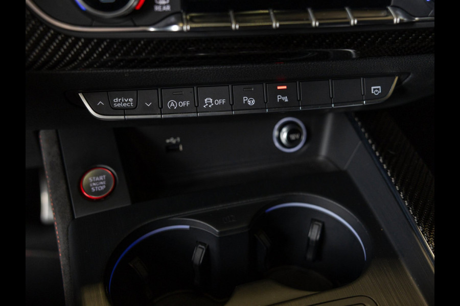 Audi A4 Avant 2.9 TFSI RS 4 quattro / 450pk / Panorama dak / Head up display / Carbon /