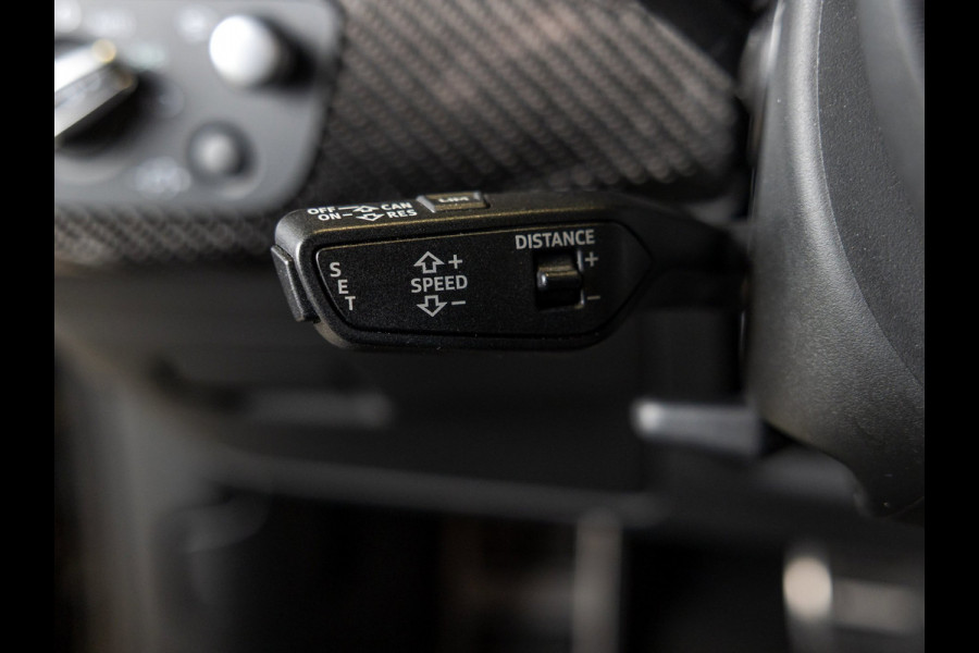 Audi A4 Avant 2.9 TFSI RS 4 quattro / 450pk / Panorama dak / Head up display / Carbon /