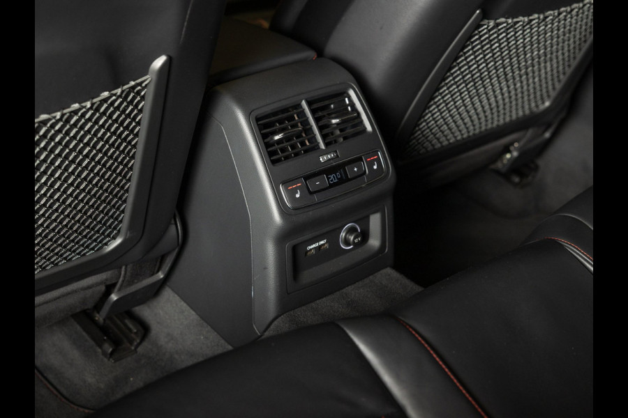 Audi A4 Avant 2.9 TFSI RS 4 quattro / 450pk / Panorama dak / Head up display / Carbon /