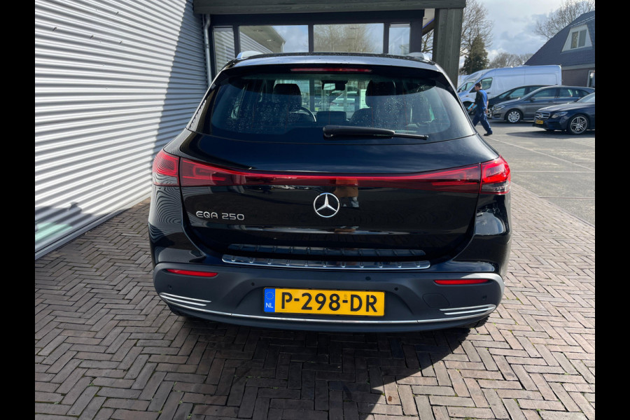 Mercedes-Benz EQA 250 Business Solution Luxury 67 kWh trekhaak