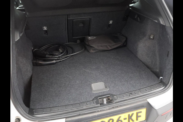 Volvo XC40 RECHARGE P8 408 PK AWD R-DESIGN + 19 INCH | ADAPTIVE CRUISE | APPLE CARPLAY | ANDROID AUTO