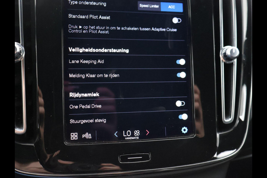 Volvo XC40 RECHARGE P8 408 PK AWD R-DESIGN + 19 INCH | ADAPTIVE CRUISE | APPLE CARPLAY | ANDROID AUTO