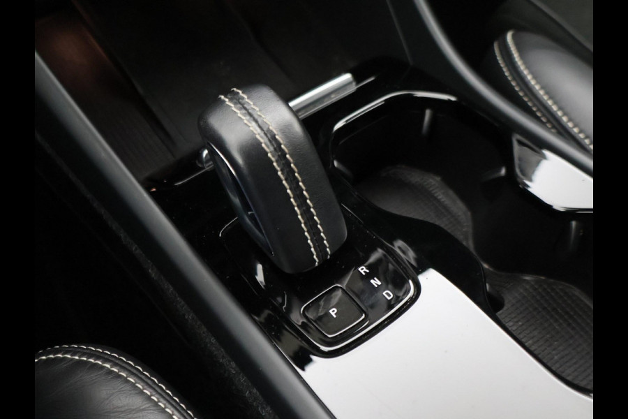 Volvo XC40 RECHARGE P8 408 PK AWD R-DESIGN + 19 INCH | ADAPTIVE CRUISE | APPLE CARPLAY | ANDROID AUTO