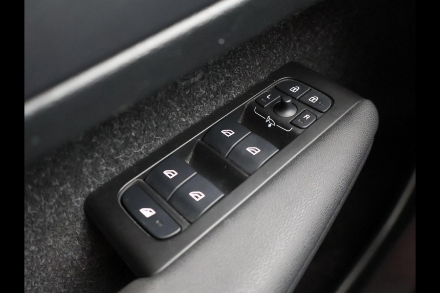 Volvo XC40 RECHARGE P8 408 PK AWD R-DESIGN + 19 INCH | ADAPTIVE CRUISE | APPLE CARPLAY | ANDROID AUTO