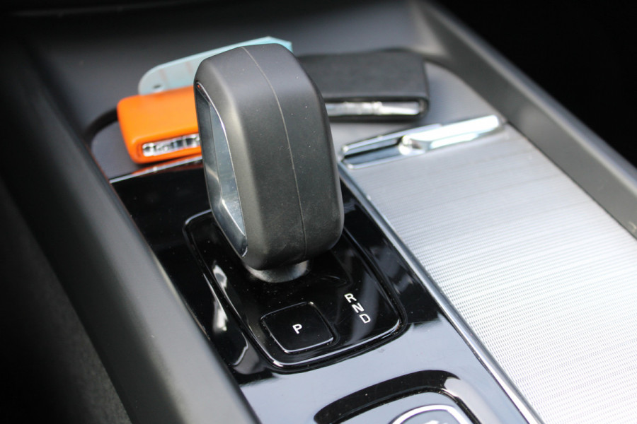 Volvo XC60 2.0 T6 PHEV hybrid AWD Core Bright LONG RANGE LEER PANO 49000KM!!!