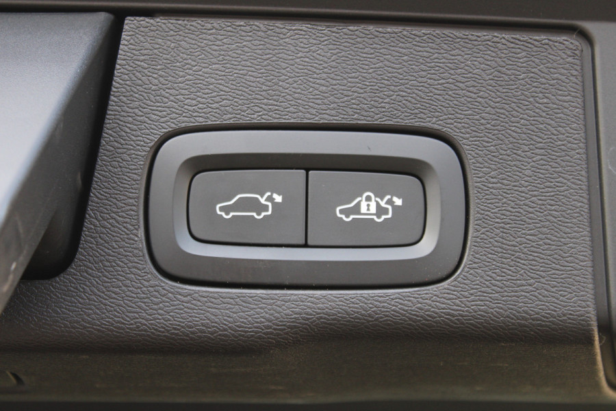 Volvo XC60 2.0 T6 PHEV hybrid AWD Core Bright LONG RANGE LEER PANO 49000KM!!!