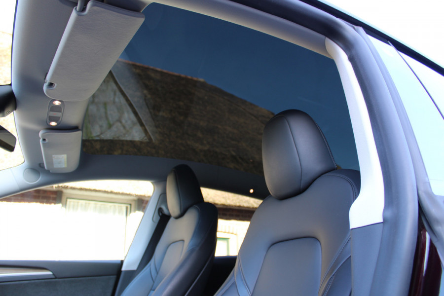 Tesla Model Y RWD 58 kWh SoH 95,5% LEER AUTOPILOT PANO