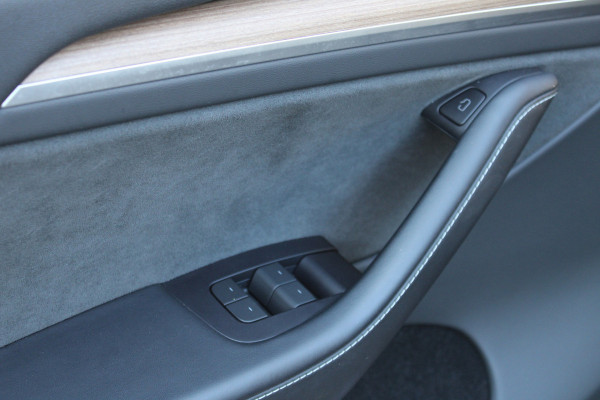 Tesla Model Y RWD 58 kWh SoH 95,5% LEER AUTOPILOT PANO