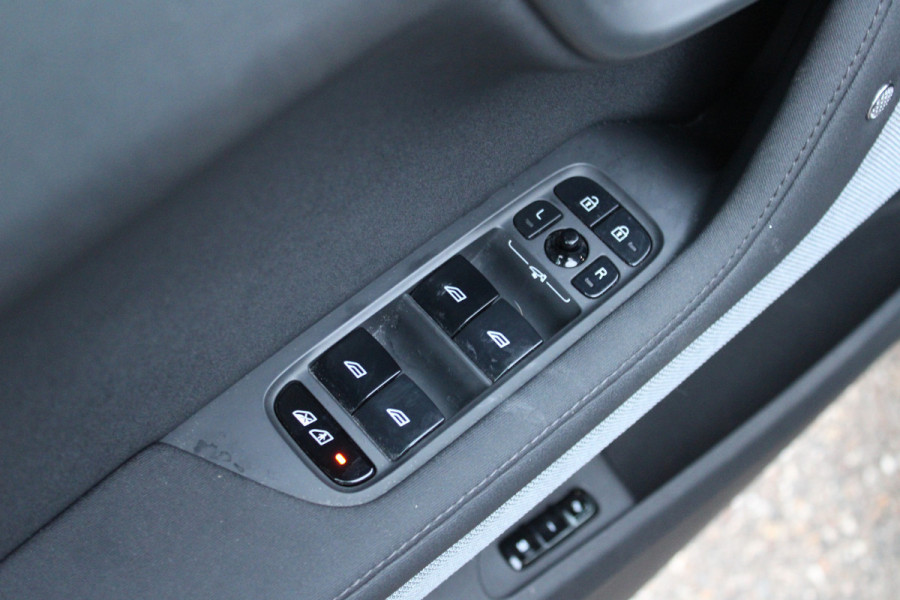 Polestar 2 Long Range AWD Dual Motor SOh 91.6% Edition 78kWh PANO AUTO PILOT NAVI 300Kw 95000KM!!!