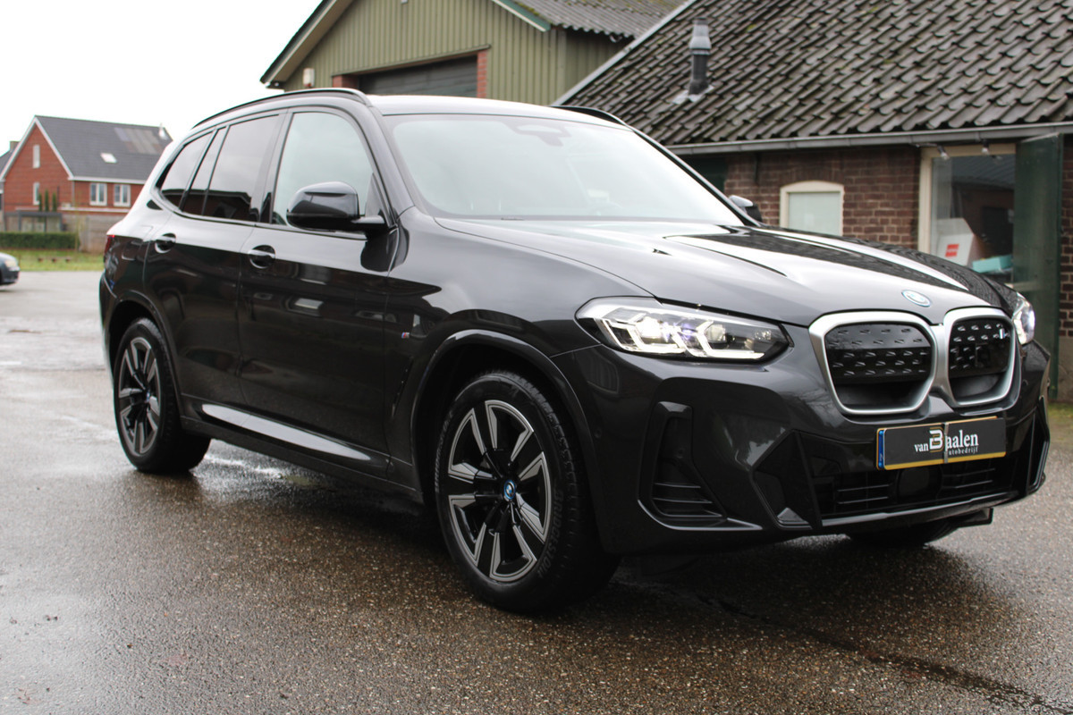 BMW iX3 M-SPORT 80 kWh SOh 100% PANO LEER PILOT ORG NL 23000KM!!!