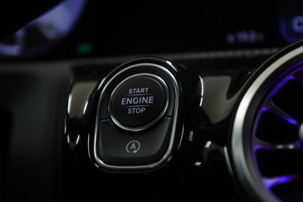 Mercedes-Benz A-Klasse 200 AMG NAP /Pano/Carplay/Sfeerver/Blindspot/VOL