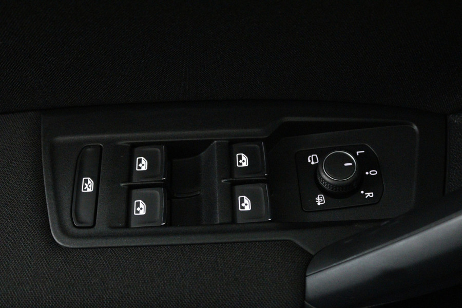 Volkswagen Tiguan 1.5 TSI Life Business (TREKHAAK, STOEL/STUUR VERWARMING, CRUISE ADAPTIEF, CAMERA, DIGITALE COCKPIT)