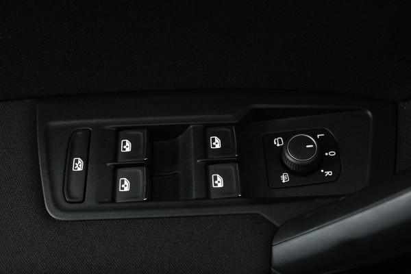 Volkswagen Tiguan 1.5 TSI Life Business (TREKHAAK, STOEL/STUUR VERWARMING, CRUISE ADAPTIEF, CAMERA, DIGITALE COCKPIT)