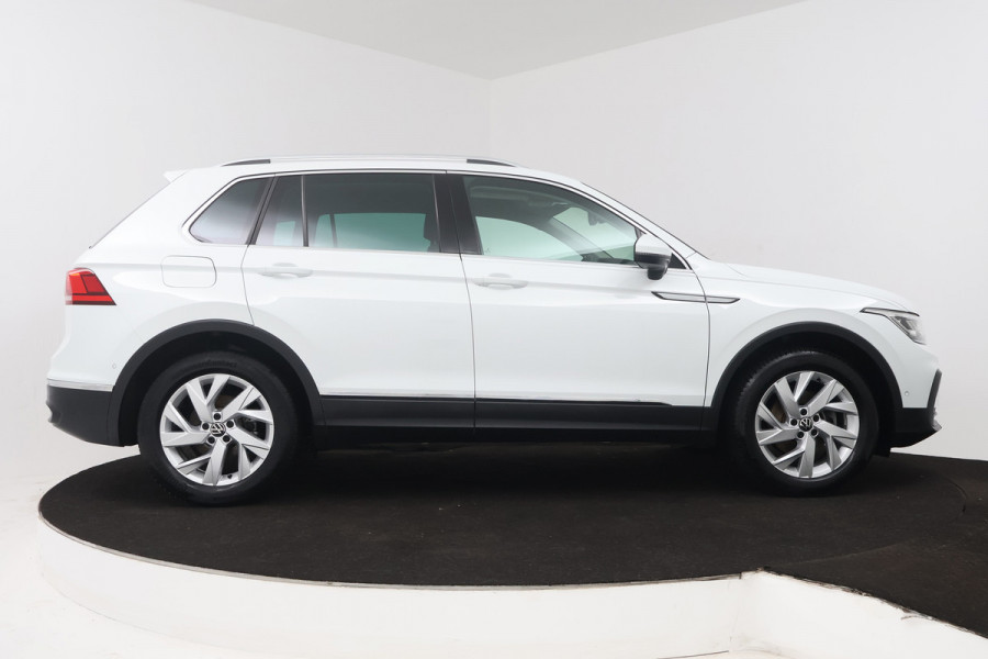 Volkswagen Tiguan 1.5 TSI Life Business (TREKHAAK, STOEL/STUUR VERWARMING, CRUISE ADAPTIEF, CAMERA, DIGITALE COCKPIT)