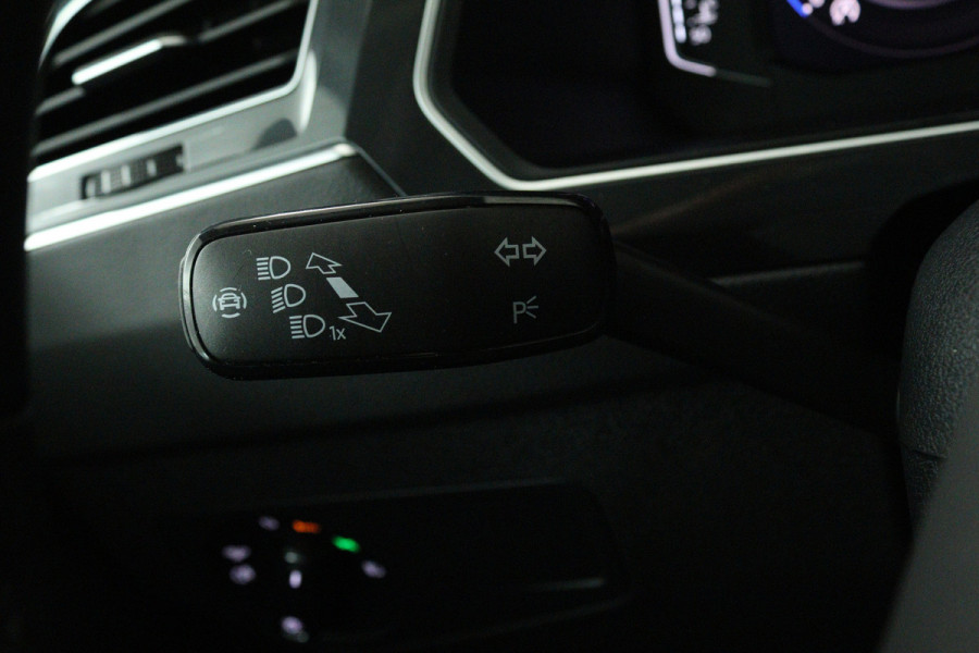 Volkswagen Tiguan 1.5 TSI Life Business (TREKHAAK, STOEL/STUUR VERWARMING, CRUISE ADAPTIEF, CAMERA, DIGITALE COCKPIT)