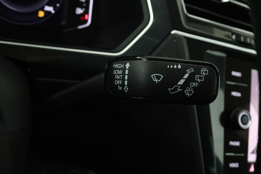 Volkswagen Tiguan 1.5 TSI Life Business (TREKHAAK, STOEL/STUUR VERWARMING, CRUISE ADAPTIEF, CAMERA, DIGITALE COCKPIT)