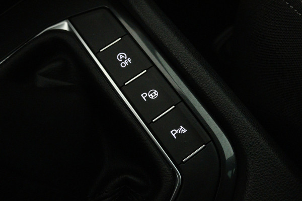 Volkswagen Tiguan 1.5 TSI Life Business (TREKHAAK, STOEL/STUUR VERWARMING, CRUISE ADAPTIEF, CAMERA, DIGITALE COCKPIT)