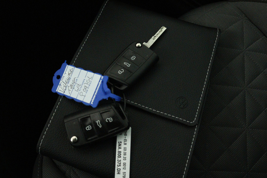 Volkswagen Tiguan 1.5 TSI Life Business (TREKHAAK, STOEL/STUUR VERWARMING, CRUISE ADAPTIEF, CAMERA, DIGITALE COCKPIT)