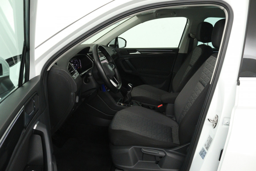 Volkswagen Tiguan 1.5 TSI Life Business (TREKHAAK, STOEL/STUUR VERWARMING, CRUISE ADAPTIEF, CAMERA, DIGITALE COCKPIT)