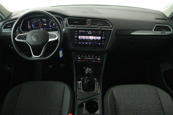 Volkswagen Tiguan 1.5 TSI Life Business (TREKHAAK, STOEL/STUUR VERWARMING, CRUISE ADAPTIEF, CAMERA, DIGITALE COCKPIT)