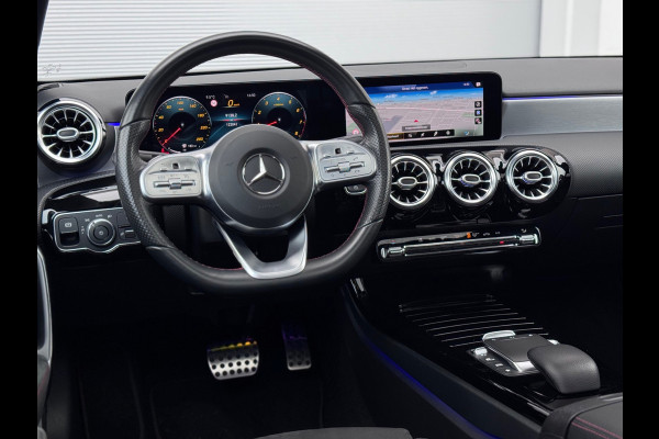 Mercedes-Benz A-Klasse 250 AMG Line Pano/Sfeer/Camera