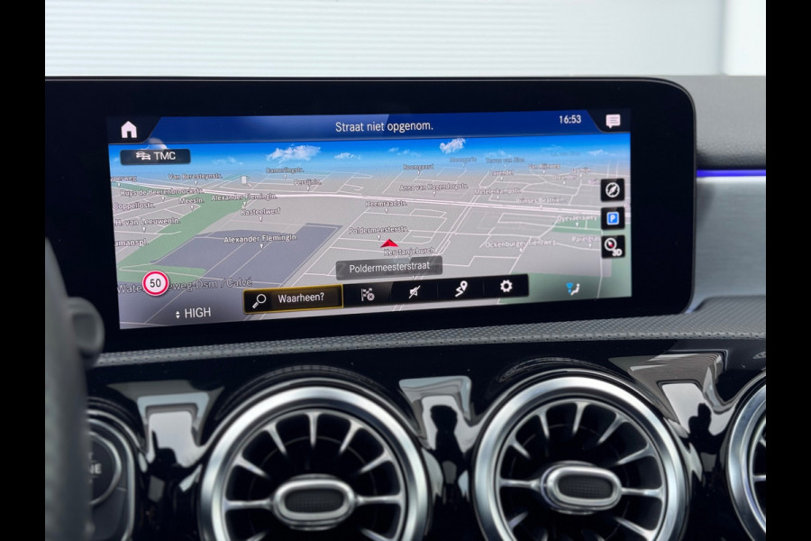 Mercedes-Benz A-Klasse 250 AMG Line Pano/Sfeer/Camera