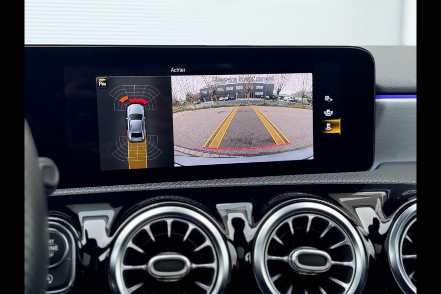 Mercedes-Benz A-Klasse 250 AMG Line Pano/Sfeer/Camera