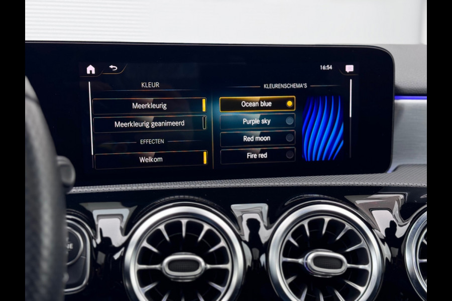 Mercedes-Benz A-Klasse 250 AMG Line Pano/Sfeer/Camera