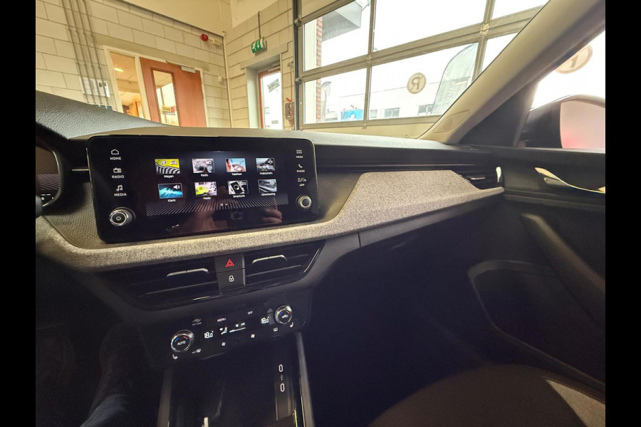Škoda Kamiq 1.0 TSI Black Dots 115PK Camera, Stoel/Stuurverwarming, 1 jaar garantie