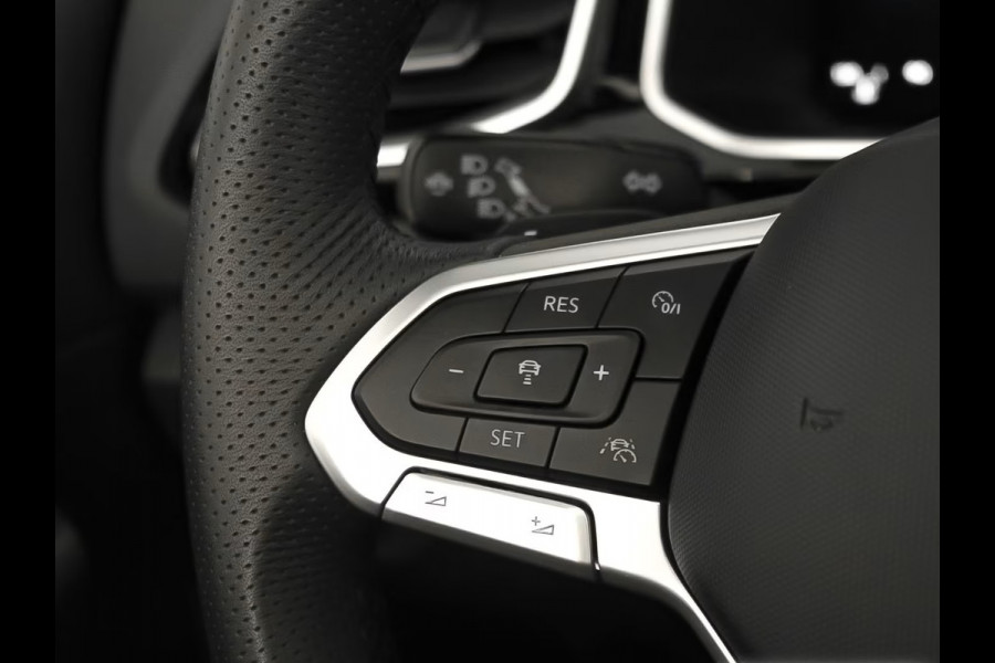 Volkswagen T-Roc Cabrio 1.5 TSI R-Line ** LED, NAVI+, ACC, TREKH, SPIEGEL- & WINTER-PACK, 17-inch LMV ** 1e EIG - VW-AG - UNFALLFREI ** ** INFORMEER OOK NAAR ONZE AANTREKKELIJKE FINANCIAL-LEASE TARIEVEN **