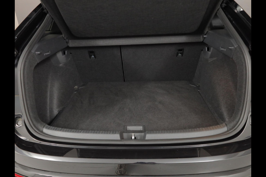 Volkswagen Taigo 1.0 TSI R-Line 110pk DSG| digital display| 17'LM-velgen| Camera| Alarm