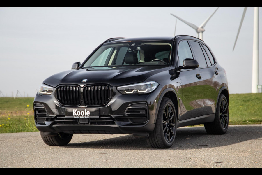BMW X5 xDrive45e CARPLAY / CAMERA / DEALER ONDERHOUDEN /  LEER / STOELVERWARMING / BLACK ON BLACK