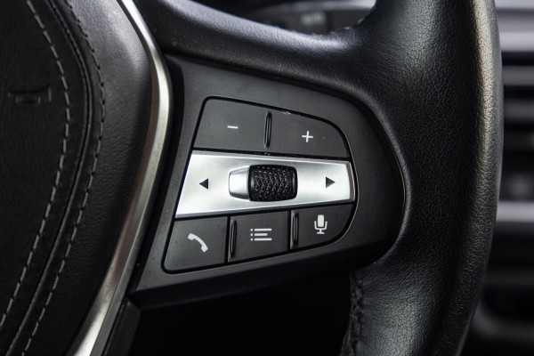 BMW X5 xDrive45e CARPLAY / CAMERA / DEALER ONDERHOUDEN /  LEER / STOELVERWARMING / BLACK ON BLACK