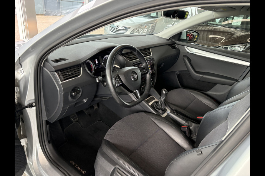 Škoda Octavia Combi 1.0 TSi 115pk Business Edition LEDER/NAVI/CARPLAY/CRUISE/PDC/WINTERPACK