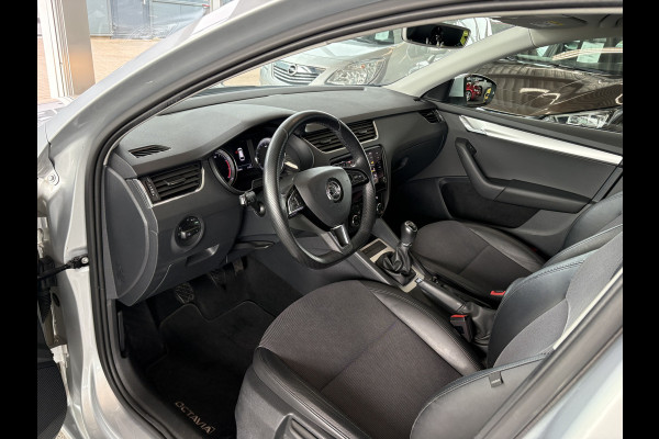 Škoda Octavia Combi 1.0 TSi 115pk Business Edition LEDER/NAVI/CARPLAY/CRUISE/PDC/WINTERPACK