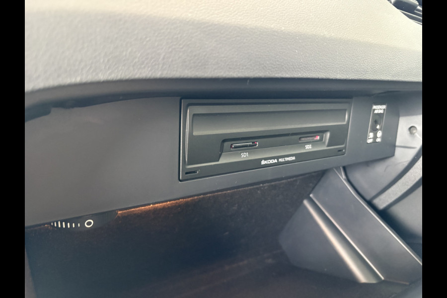 Škoda Octavia Combi 1.0 TSi 115pk Business Edition LEDER/NAVI/CARPLAY/CRUISE/PDC/WINTERPACK