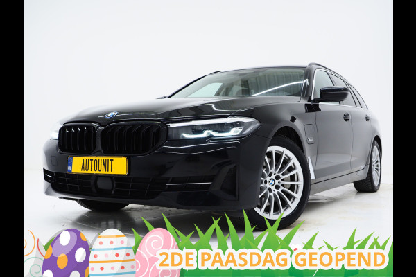BMW 5 Serie Touring 530e xDrive | Leder | Trekhaak | Camera | Adaptive Cruise | Stoelverwarming | DAB | Carplay