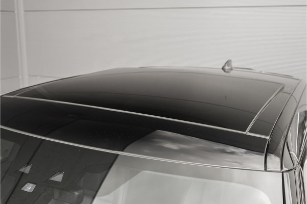 Land Rover Range Rover Velar 2.0 P300 Turbo AWD R-Dynamic HSE Pano ACC Luchtvering Leder LED 21"