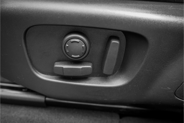 Land Rover Range Rover Velar 2.0 P300 Turbo AWD R-Dynamic HSE Pano ACC Luchtvering Leder LED 21"