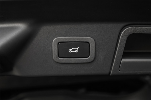 Land Rover Range Rover Velar 2.0 P300 Turbo AWD R-Dynamic HSE Pano ACC Luchtvering Leder LED 21"