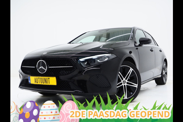 Mercedes-Benz A-Klasse 250 e Luxury Line | Panoramadak | Sfeerlicht | Camera | Keyless | Zwarte Hemel | Cruise | DAB