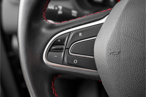 Renault Kadjar 1.3 TCe Black Edition Pano Stoelverw Bose Voorruit Verw 19"