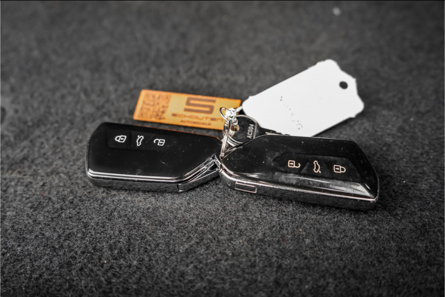 Volkswagen Golf 1.5 eTSI Pano Virtual Dash Camera ACC