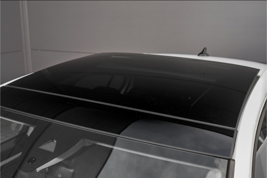 Volkswagen Golf 1.5 eTSI Pano Virtual Dash Camera ACC