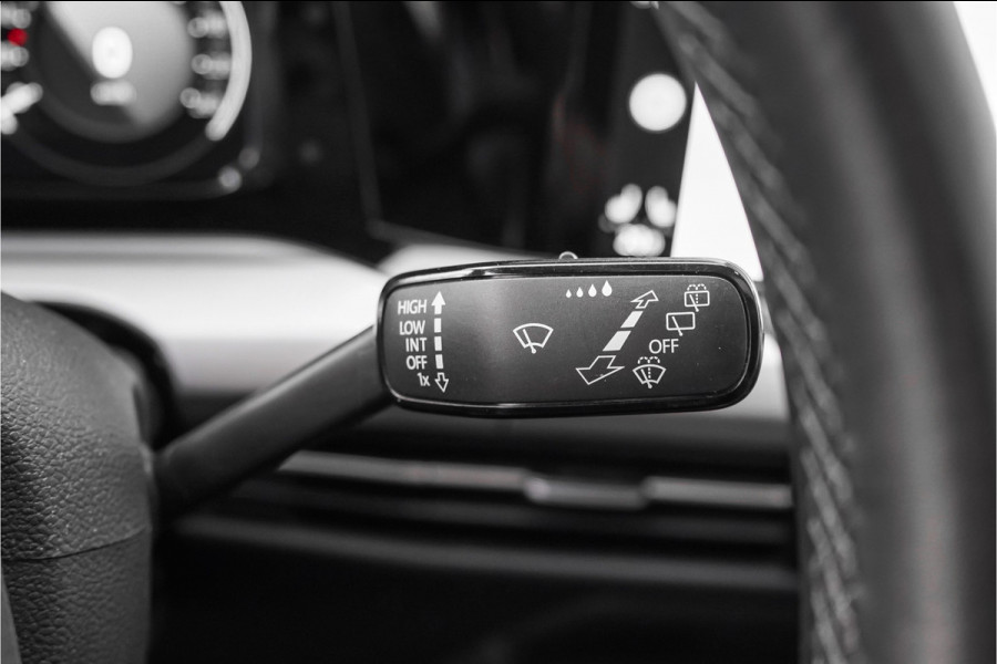 Volkswagen Golf 1.5 eTSI Pano Virtual Dash Camera ACC