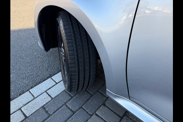 Toyota Yaris 1.5 Hybrid 130 Executive Apple CarPlay Bi-Tone