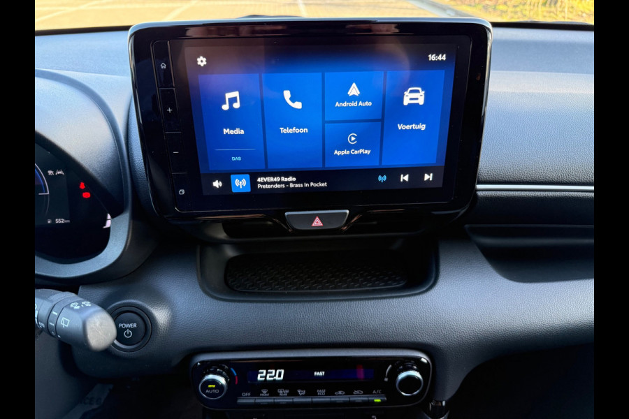 Toyota Yaris 1.5 Hybrid 130 Executive Apple CarPlay Bi-Tone