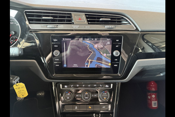 Volkswagen Touran 1.5 TSi 150pk Highline 7-persoons NAVI/CARPLAY/CLIMA/ADAPT.CRUISE/PDC/STOELVERWARMING